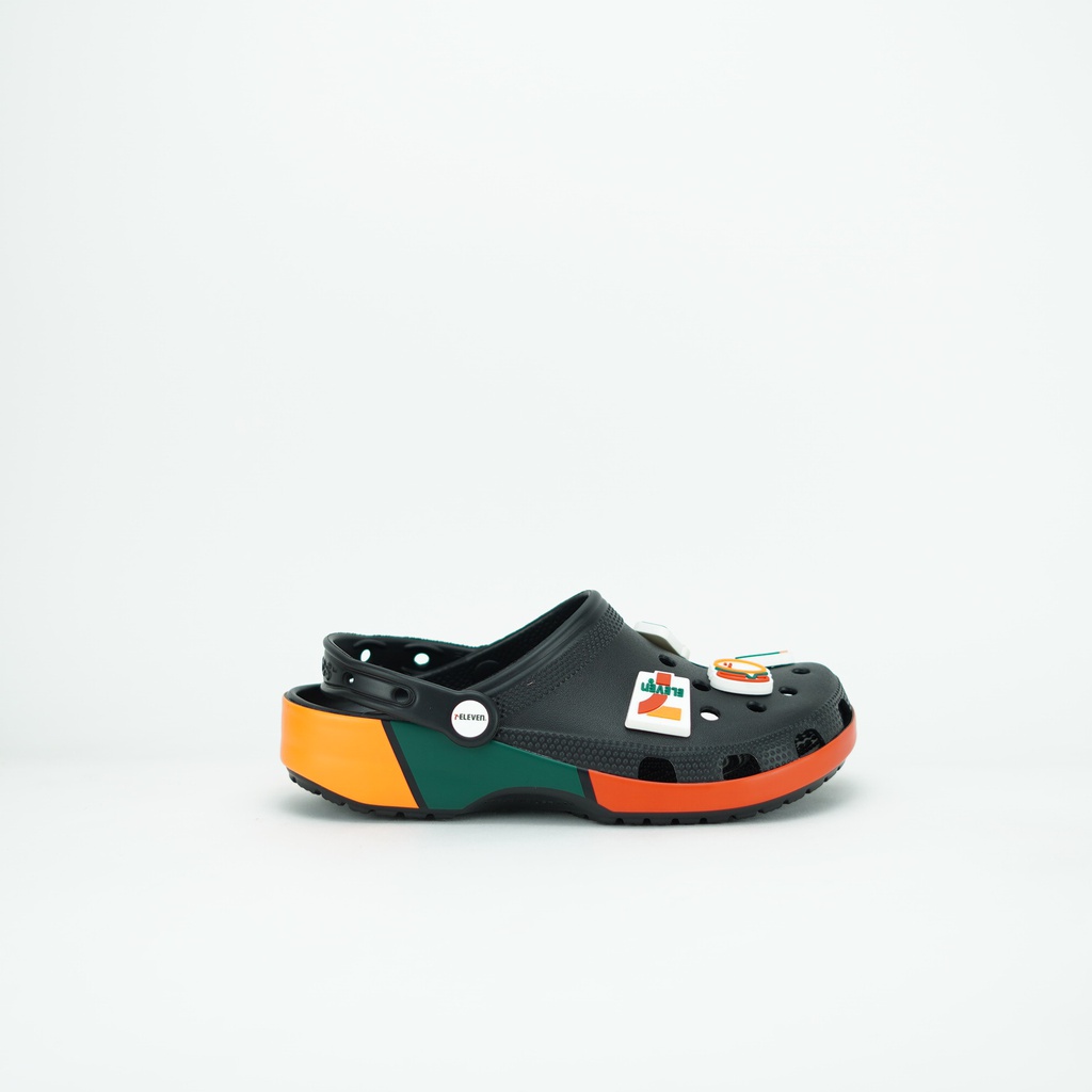 CROCS CLASSIC CLOG X 7ELEVEN