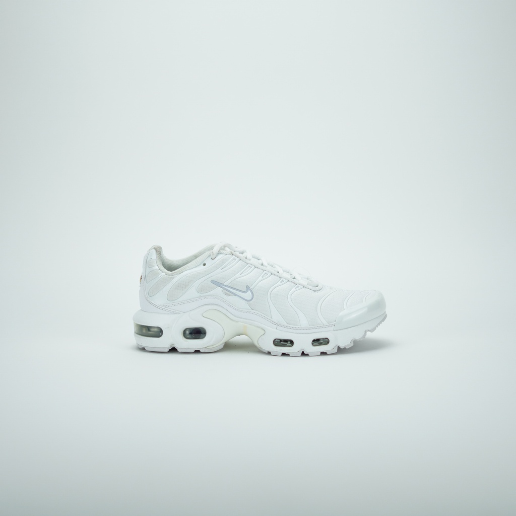 NIKE AIR MAX PLUS