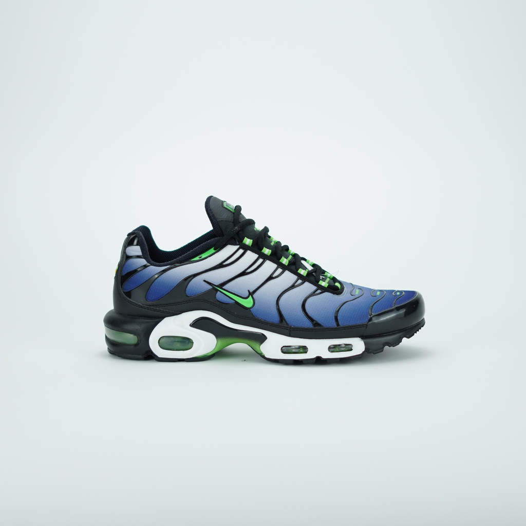 NIKE AIR MAX PLUS