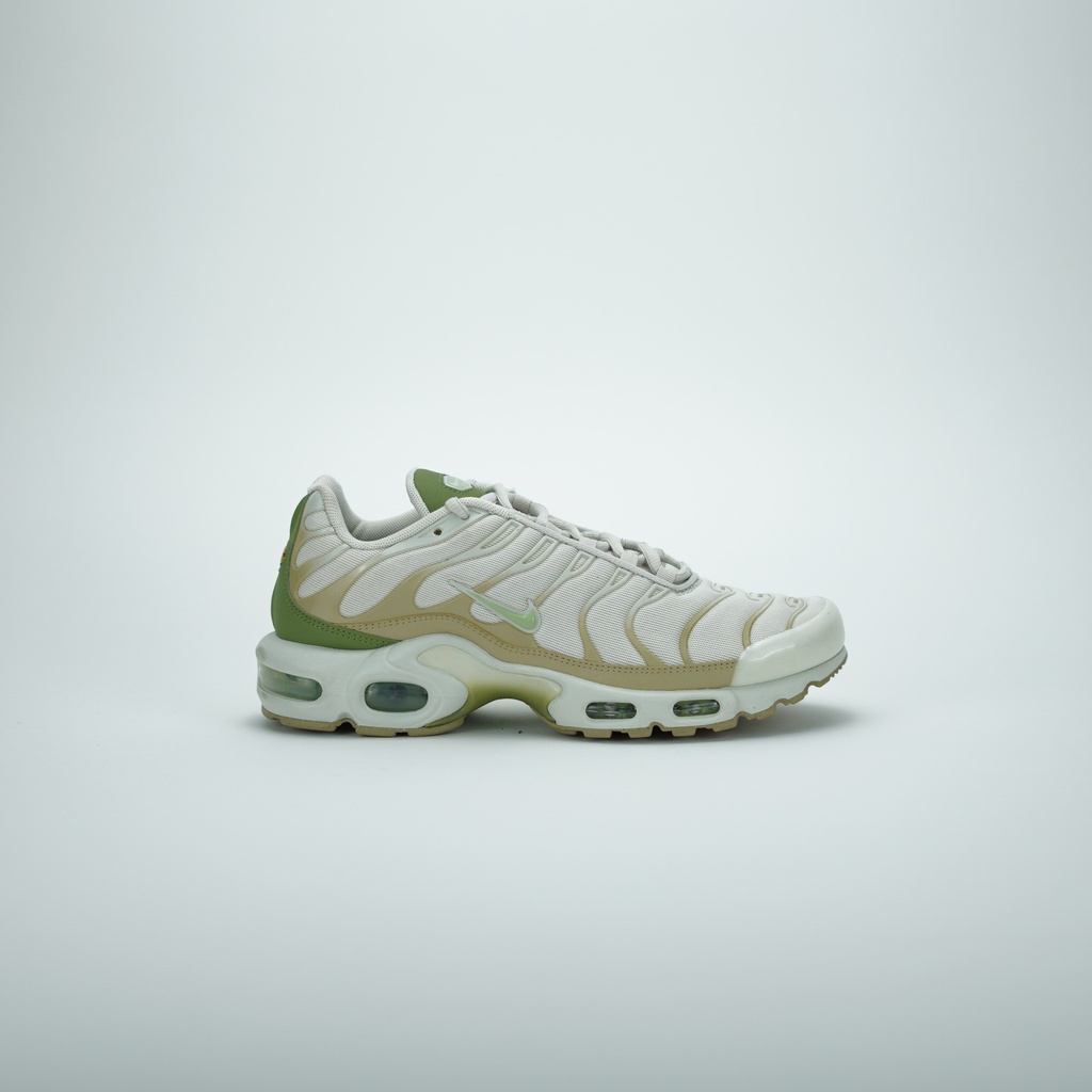 NIKE AIR MAX PLUS