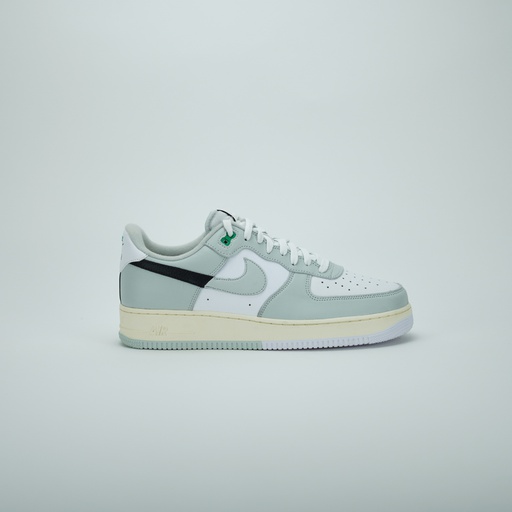 [DZ2522-001] NIKE AIR FORCE 1´07 LV8