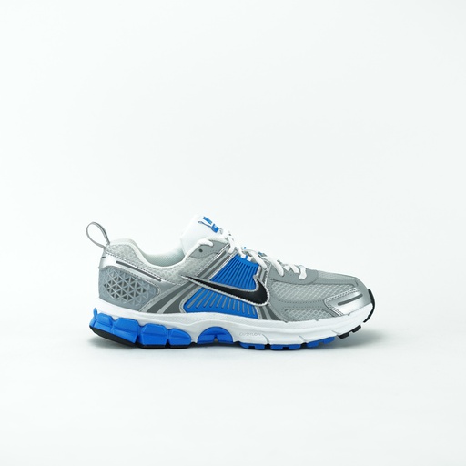 [HF6998-103] NIKE VOMERO 5