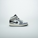 NIKE AIR JORDA 1 MID