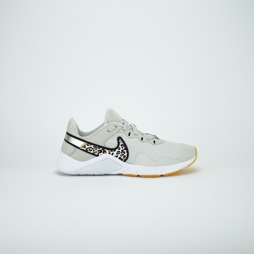 NIKE LEGEND ESSENTIAL 2